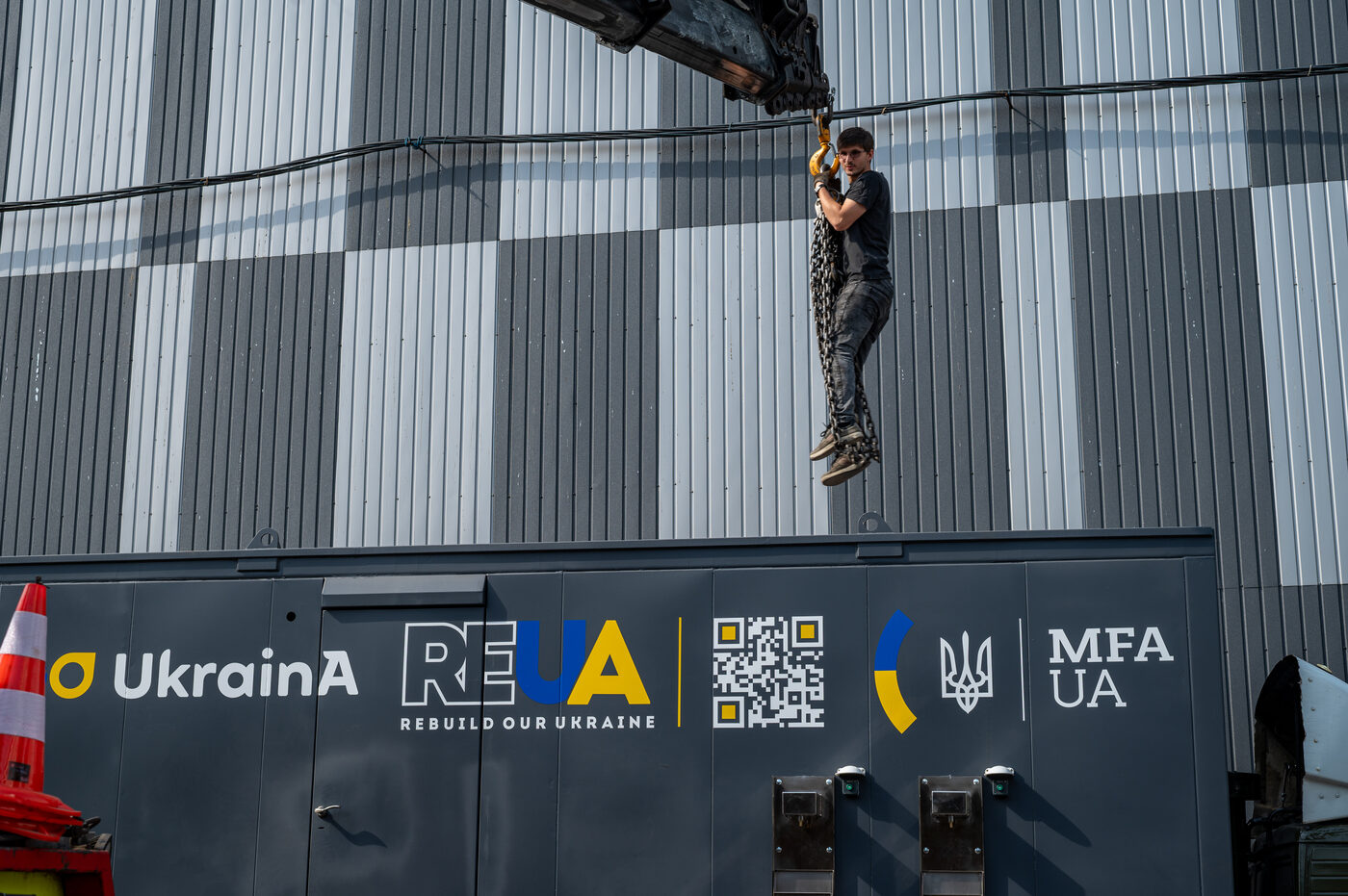 ReH2O solar water purification station being installed in Ukraine